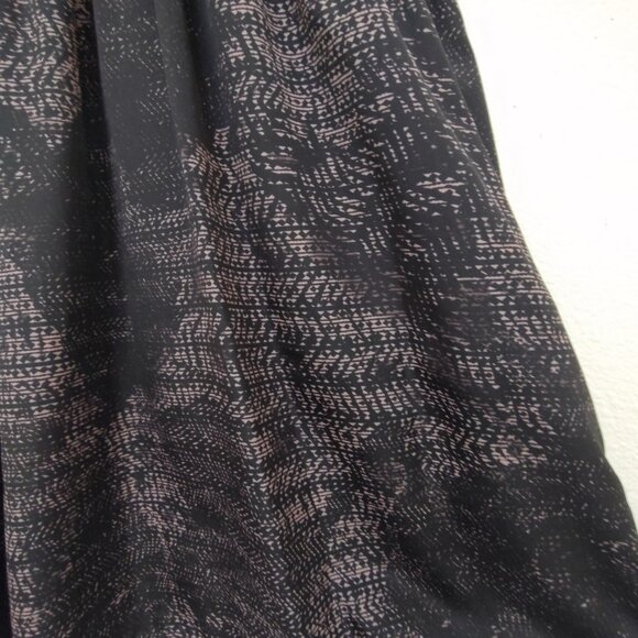 Guess V-Neck Sleeveless Dress Small – Lightweight, Elastic Waist, Short Length - Picture 5 of 16